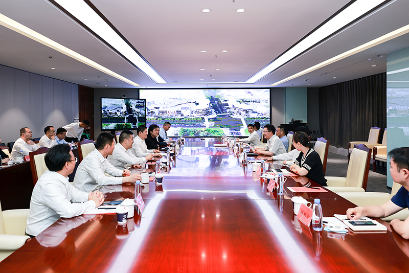 合肥市蜀山區(qū)委副書記、區(qū)長(zhǎng)楊森一行深入新華控股集團(tuán)調(diào)研指導(dǎo)！