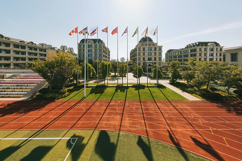 在深秋的新華，遇見一眼心動(dòng)的“美拉德”校園！