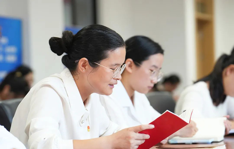 新華高級中學(xué)全體黨員大會(huì)